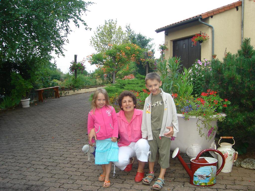 Hotel-Logis La Coraline Gannat Exterior foto