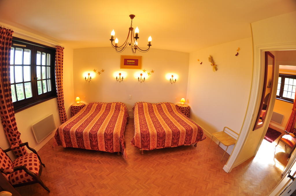 Hotel-Logis La Coraline Gannat Zimmer foto
