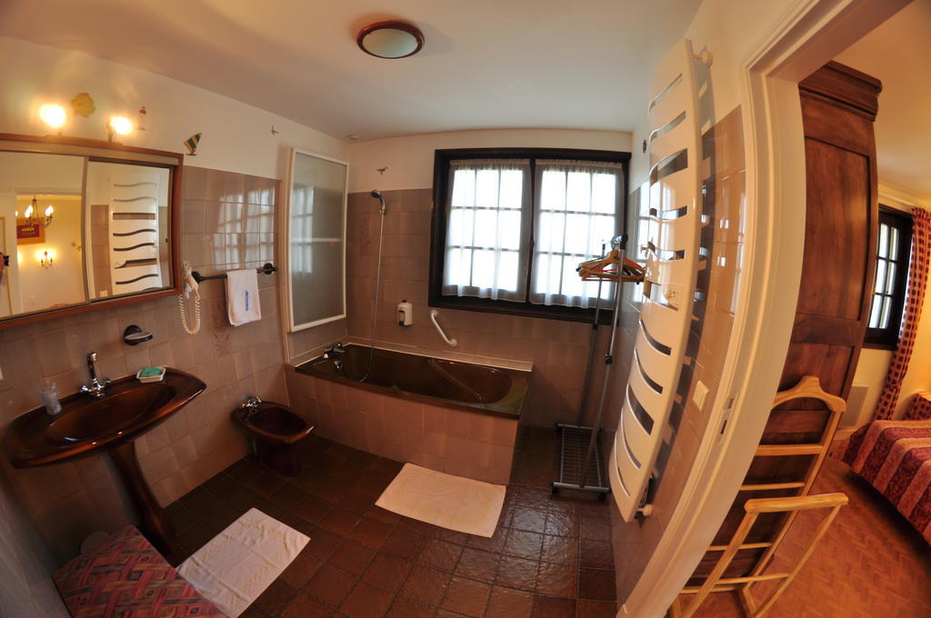 Hotel-Logis La Coraline Gannat Zimmer foto